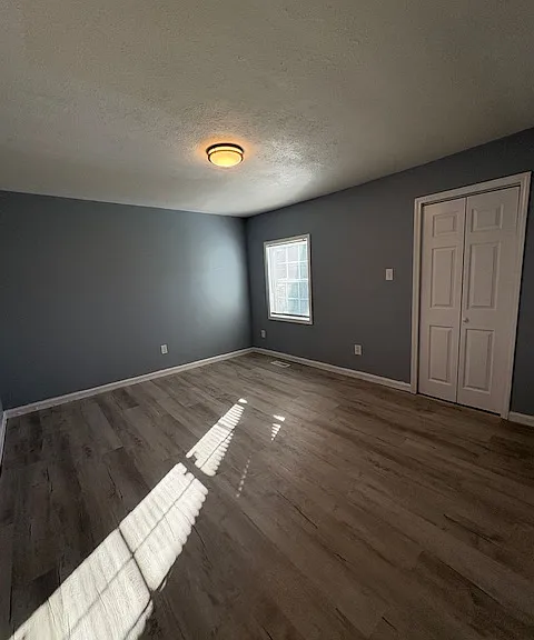 908 E Valley Dr — Photo 7