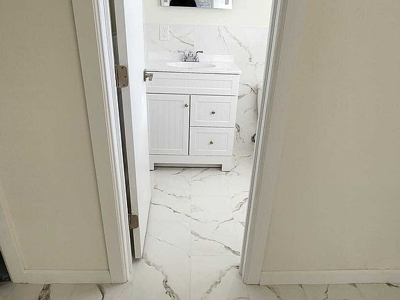 3rd image of 1119 NE 15th St #11312505