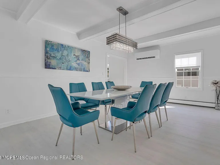 373 W Park Ave — Photo 4