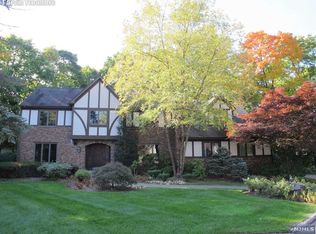 5 Paul Ct, Ridgewood, NJ 07450