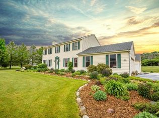 W325S8160 Jericho Rd, Mukwonago, WI 53149