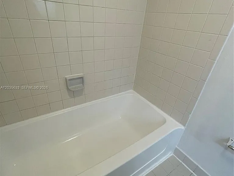 2811 N Oakland Forest Dr #206 — Photo 13