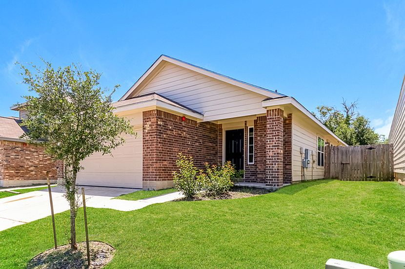 2nd image of 2052 Oakwood Forest Dr