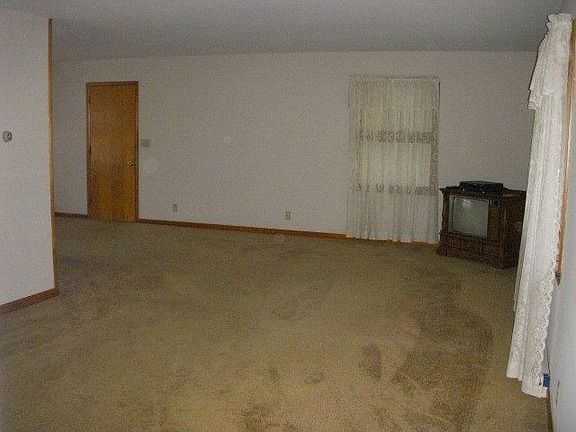4th image of 1166 Holliday Dr