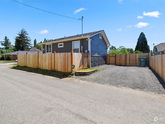 5th image of 1627 1st Street