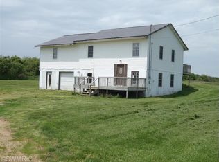 6337 Valley Dr, Fennville, MI 49408