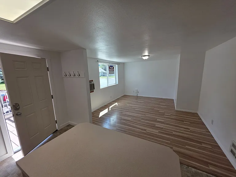 105 E 8th St #1 — Photo 6