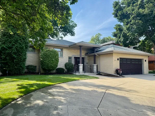 7020 N Keystone Ave, Lincolnwood, IL 60712
