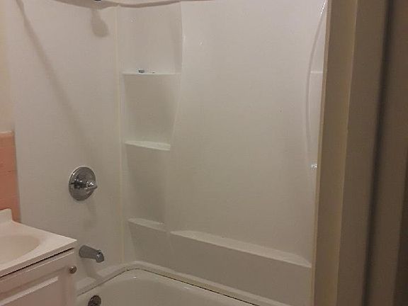 5th image of 4117 Hill Ave