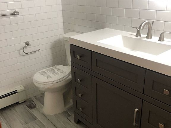 4th image of 7157 Parsons Blvd