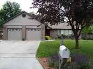 3312 Nutmeg Ln, Hutchinson, KS 67502