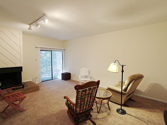 Has a Fireplace.