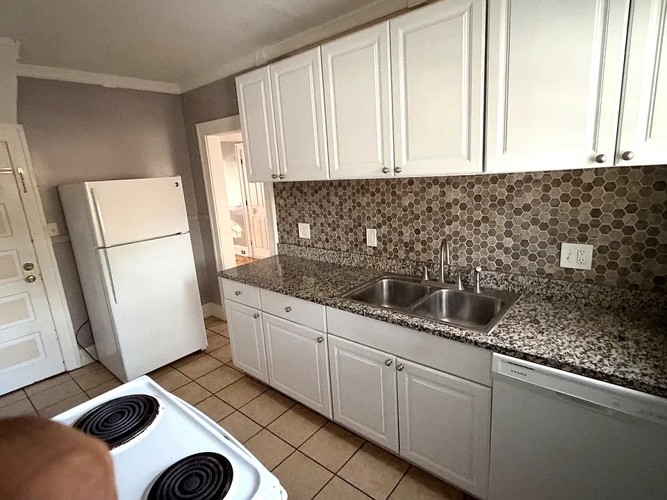 1415-17 Lakewood Ave