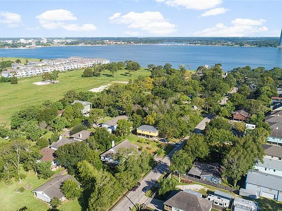 3rd image of 334 Lakeside Dr