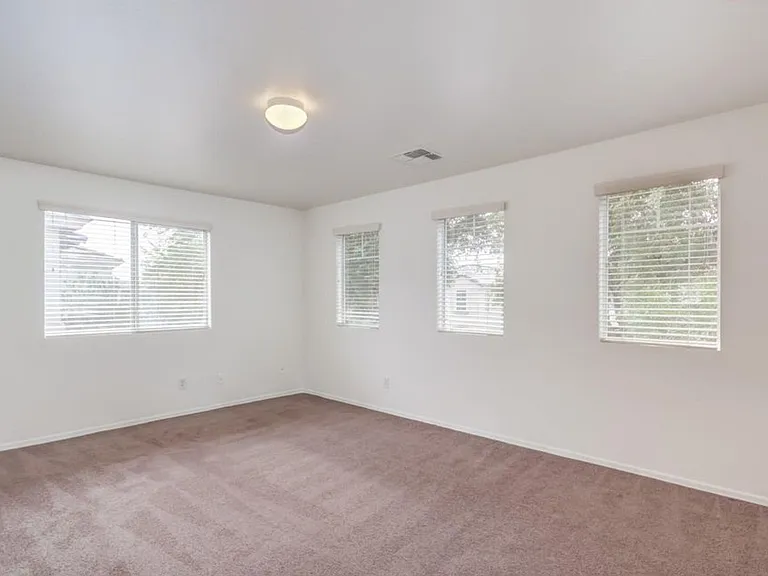 3019 S 101st Ave — Photo 7