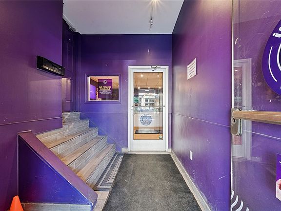 3rd image of 1734 E Carson St