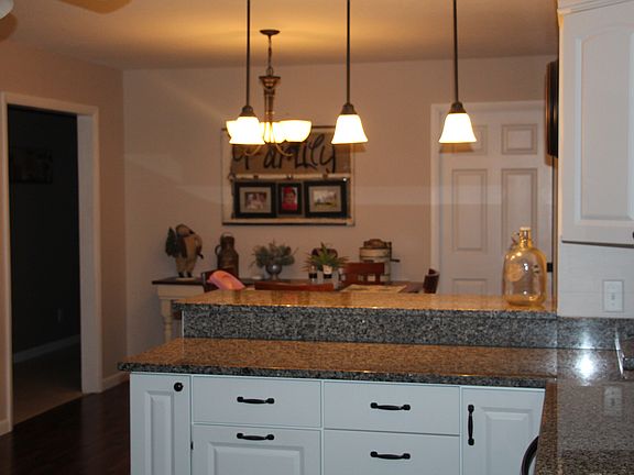 5th image of 195 Hillcrest Dr