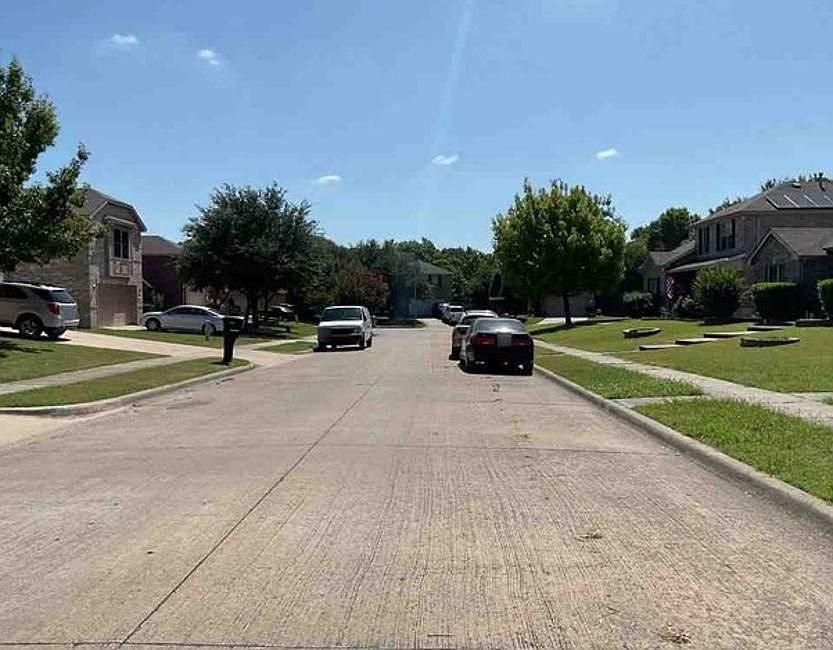 Exterior Neighborhood (street photo)