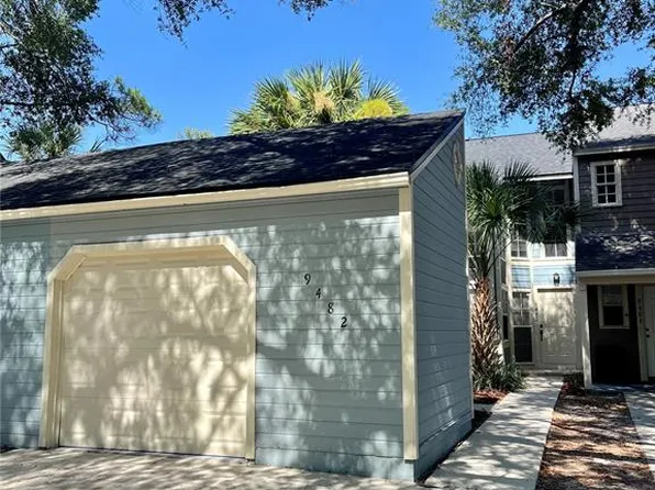 9482 Forest Hills Cir, Tampa, FL 33612