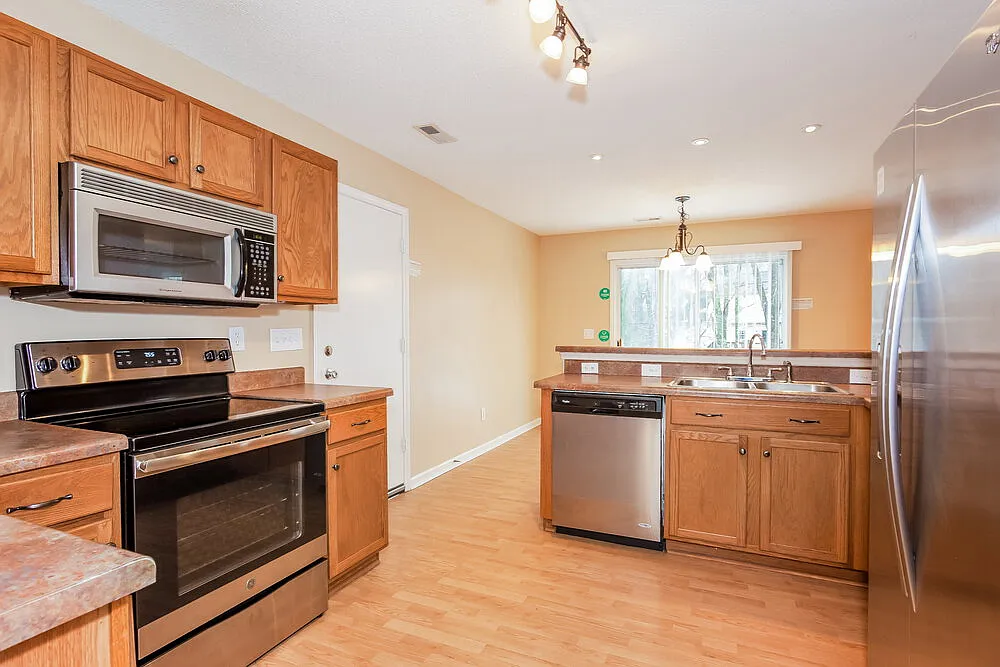 3 bed, 2.5 bath, 2231 sqft, $2,370 — Photo 4