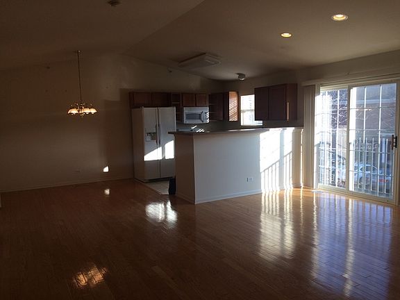 5th image of 984 Enfield Dr #3-C1