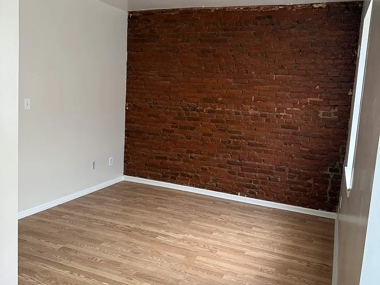 1118 Green St #2 — Photo 6
