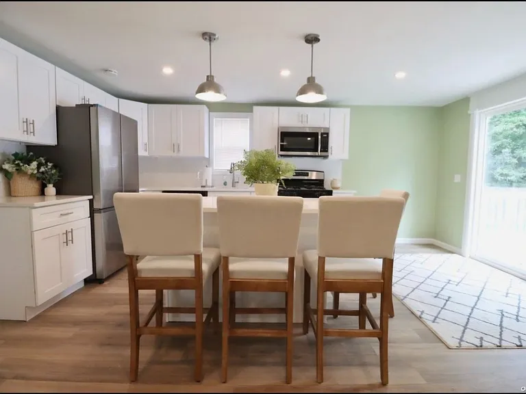 89 Lynbrook Dr — Photo 5