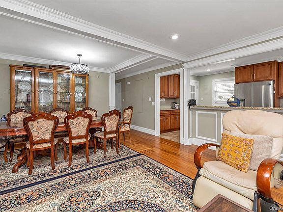 4th image of 2463 Lindy Road