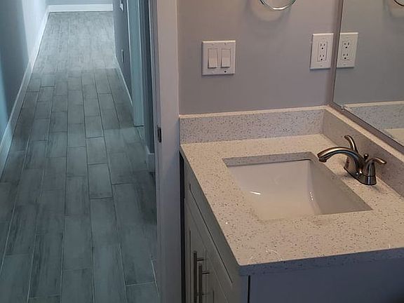 4th image of 217 NW 12th St #2
