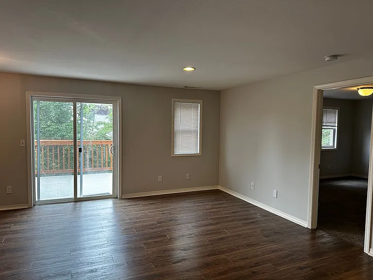 714 9th Ave SW — Photo 2
