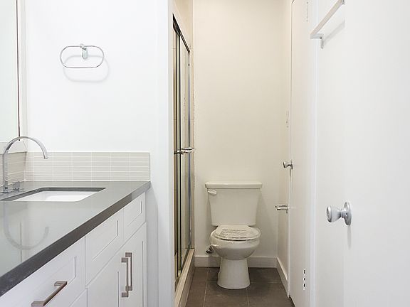 4th image of 1601 N Poinsettia Pl #215