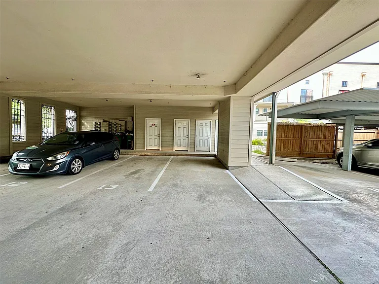 1602 Elgin St #13 — Photo 22