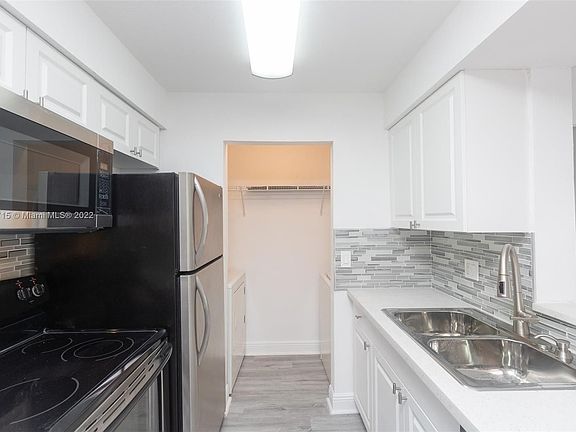 5th image of 1257 SW 46th Ave APT 1810