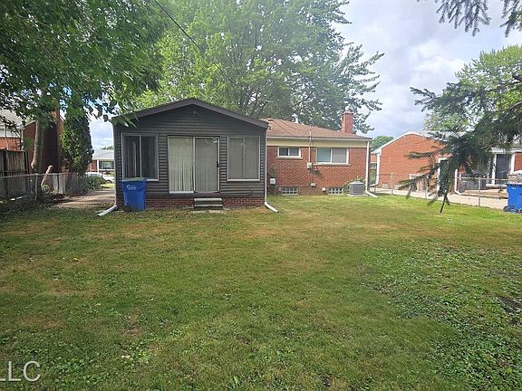 3rd image of 8414 Christine St