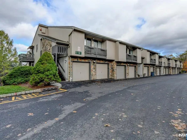 2 Meyer Ct #1602, West Orange, NJ 07052