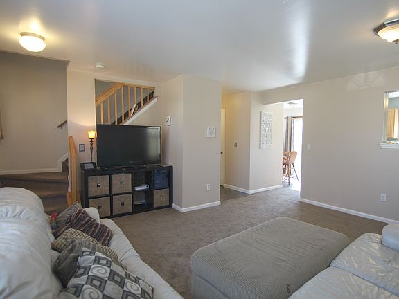 3rd image of 7094 Poplar Dr
