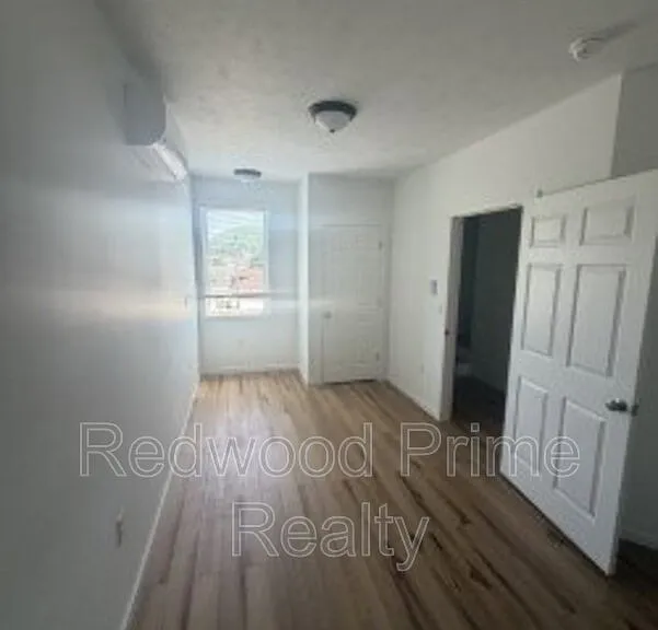 201 Howard Ave — Photo 3