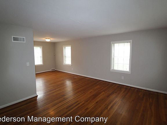 3rd image of 7534 Terrace St