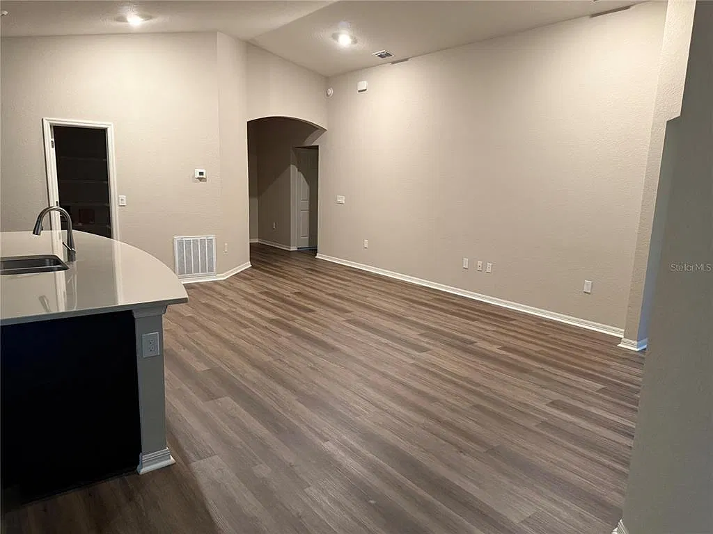 4 bed, 4.0 bath, 1730 sqft, $2,395 — Photo 3