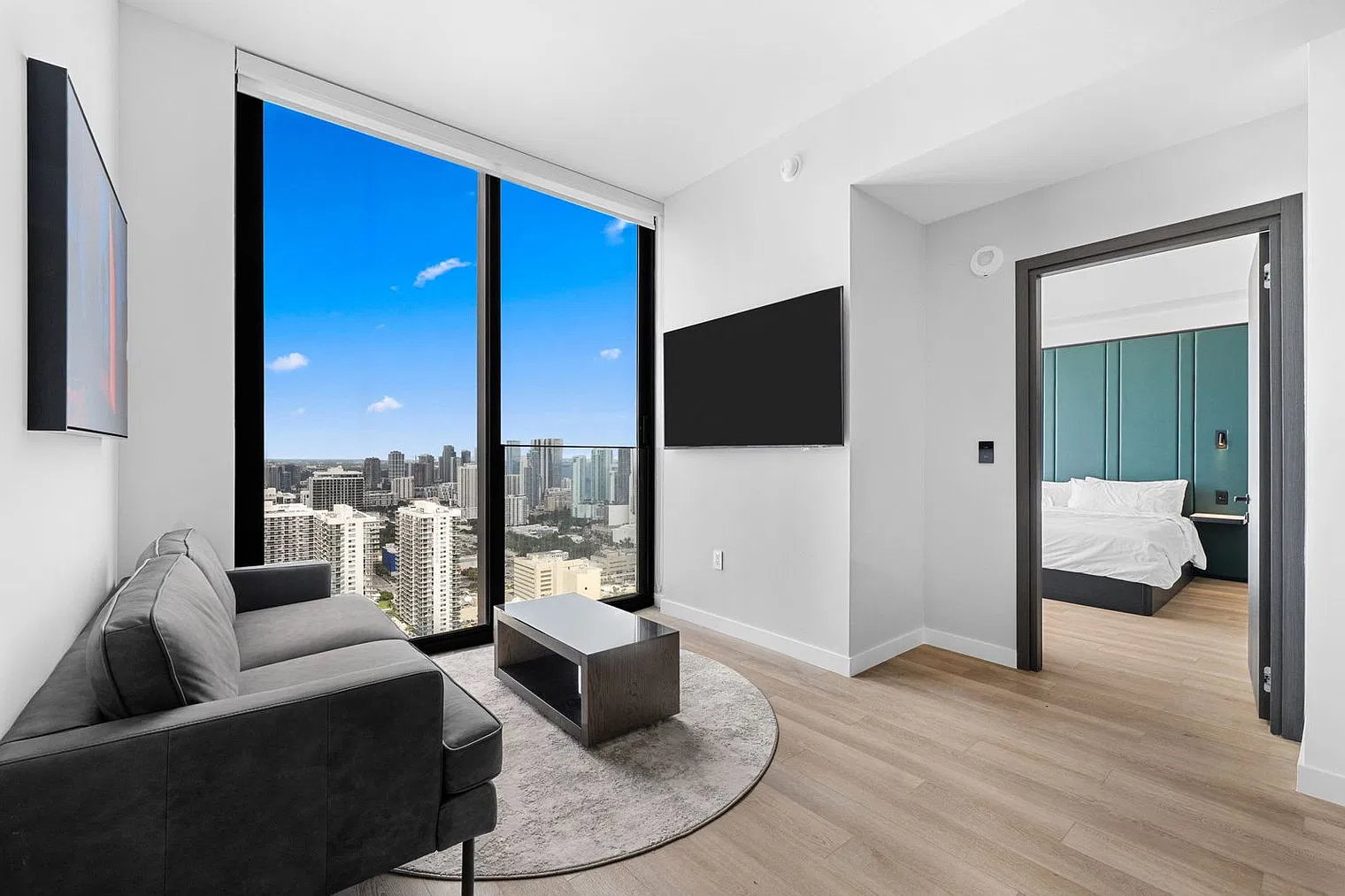 1 bed, 1.0 bath, 699 sqft, $7,247 — Photo 1