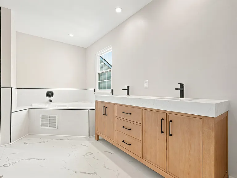 703 Porter Way W — Photo 31
