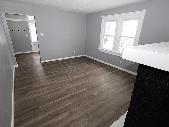 4th image of 1123 Garden St