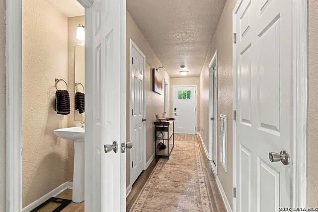 4 bed, 2.5 bath, 2395 sqft, $2,250 — Photo 4