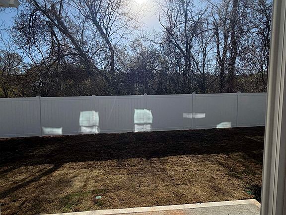 3rd image of 613 Autumn Lake Rd