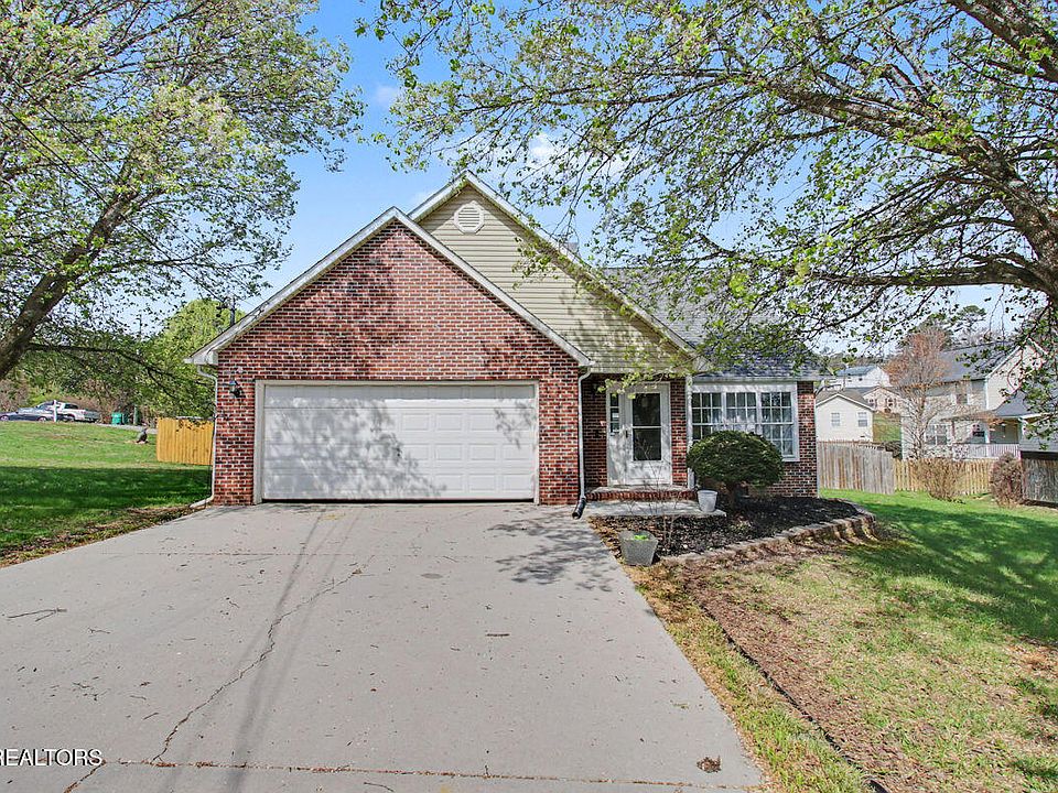 1st image of 525 Parkstone Ln
