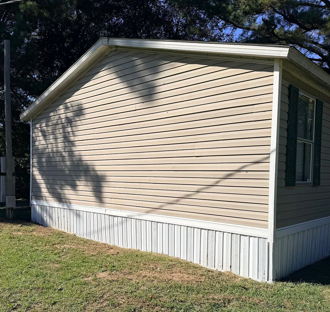 Three Bedroom Two Bath Home — Photo 2