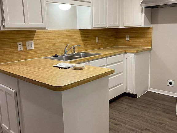 2nd image of 525 S Las Vegas Trl