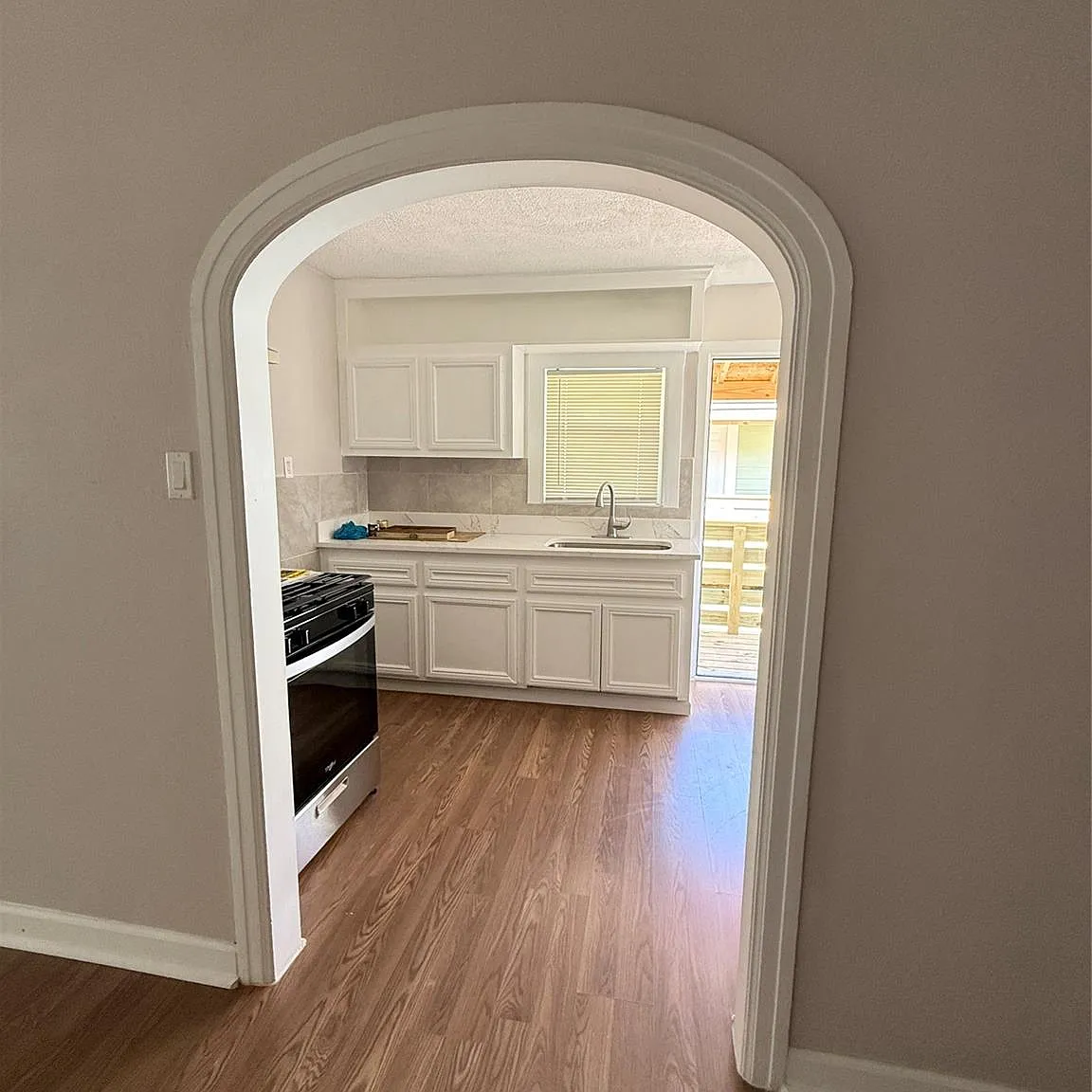 1 bed, 1.0 bath, $1,300 — Photo 4