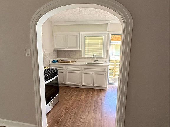 4th image of 5140 Polk St
