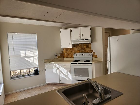 3rd image of 2748 Langstaff Dr